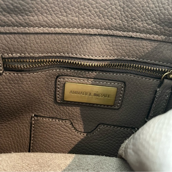 Leather crossbody bucket bag - Picture 3 of 7